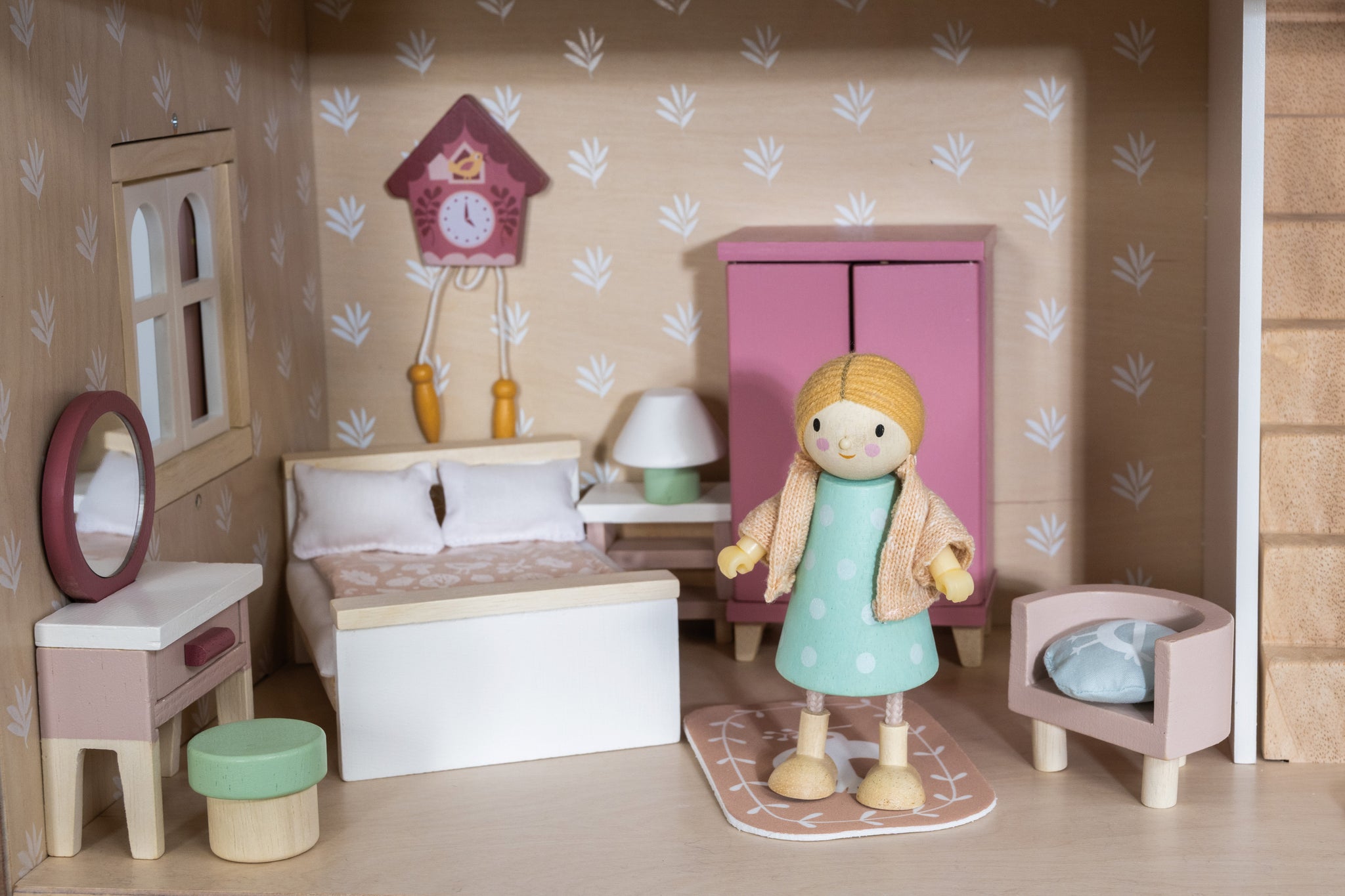 Dolls House Bedroom Furniture – Tender Leaf