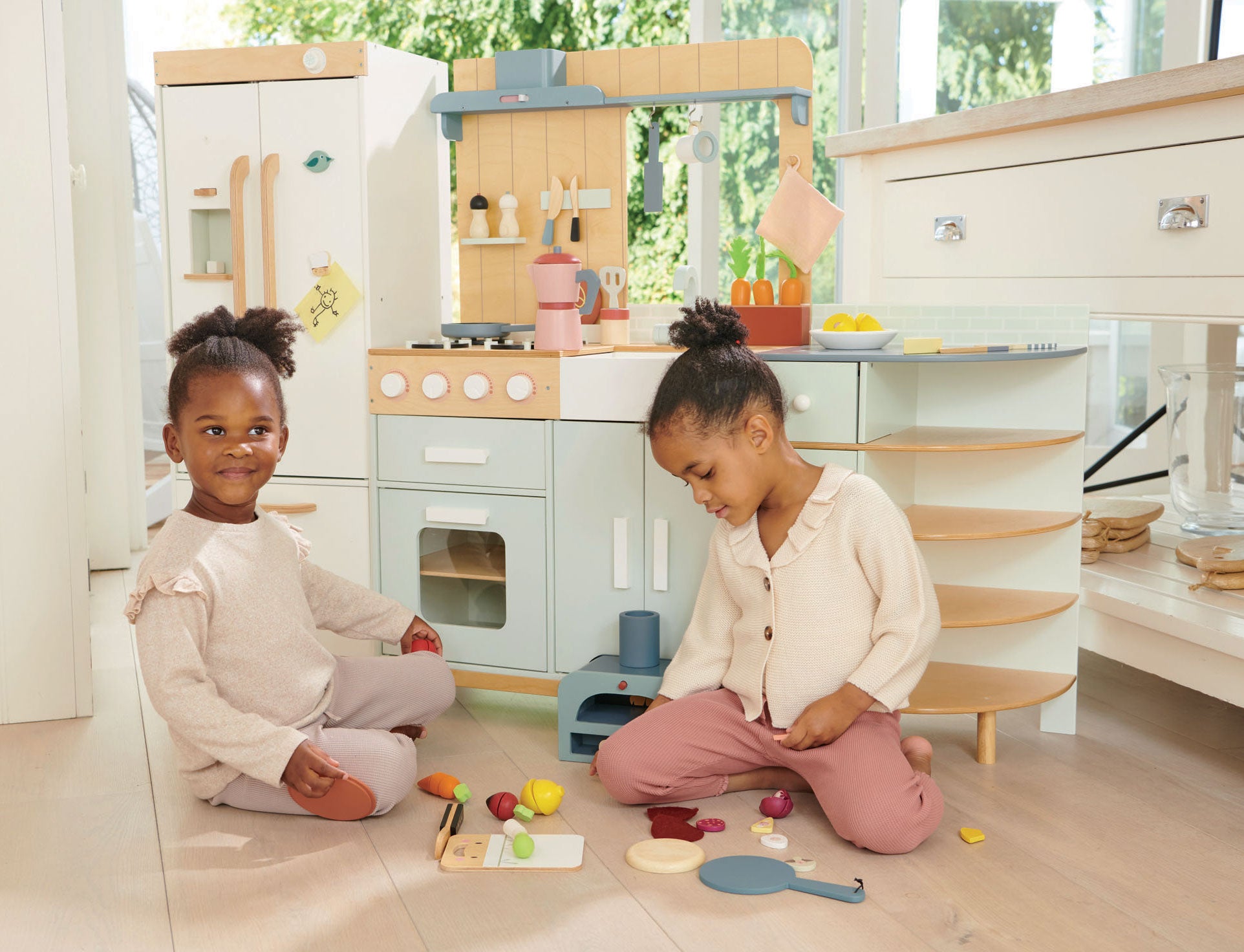 La grande cuisine et ses accessoires en bois Ensemble de 18 pièces, Tender  Leaf Toys, Jouets et peluches, Enfants