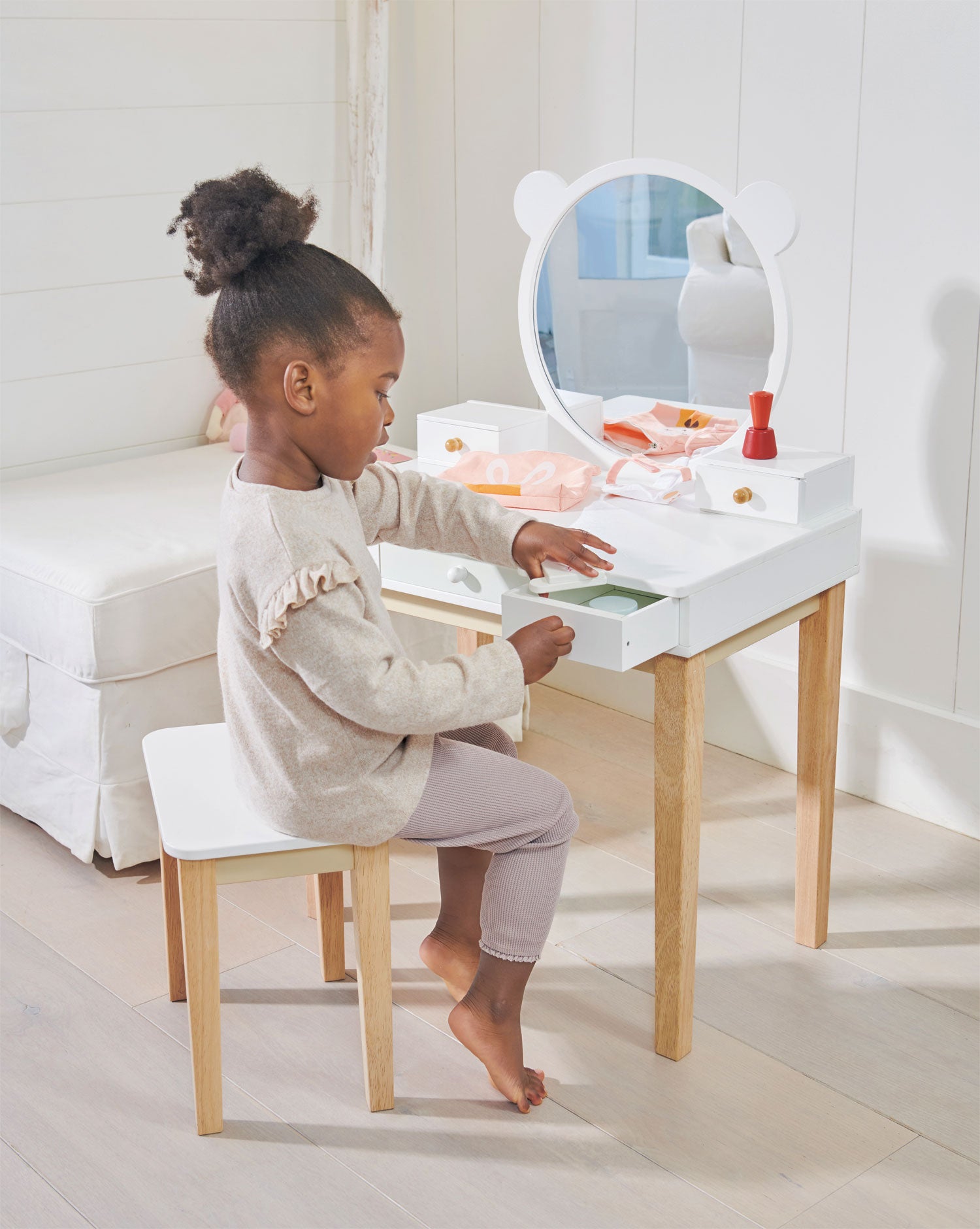 dressing table dressing How To Style Vanity Desk With Trending Dressing Table Ideas
